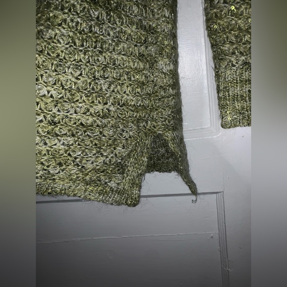 Chicos green shimmery sequin off the‎ shoulder sweater size 0 (medium) - Picture 11 of 12